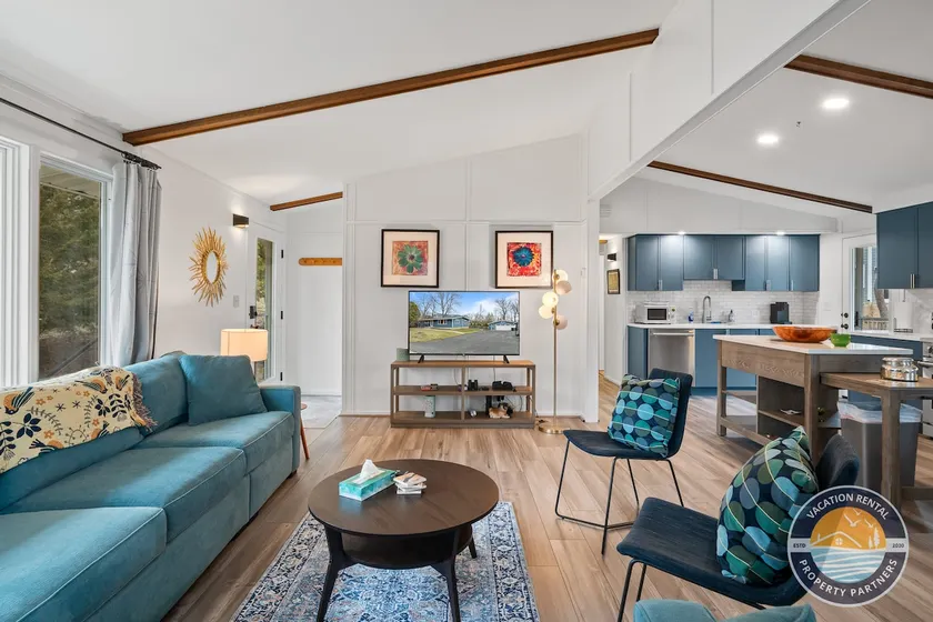 Pet-Friendly Lake Como Retreat 2BR - Image 1
