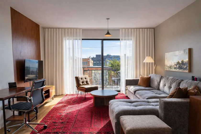 Walker's Point Designer 2BR · Prime Location with Balcony and Gym · Sleeps 6 - Image 1