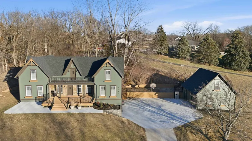 Spacious 5BR Retreat w Game Room, Huge Drive & Pri - Image 1