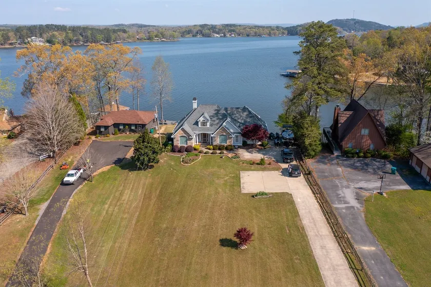 Rocky's Lake House, Exotic Home, Lake Front, deep - Image 1