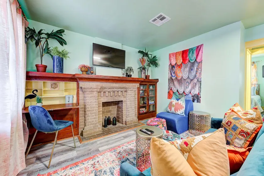 Canary Cottage-brighten your stay-central NW OKC - Image 1