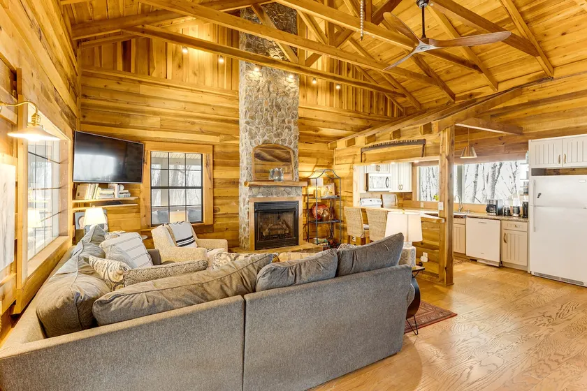 Deck, Sauna & Mtn View! Fort Payne Cabin - Image 1