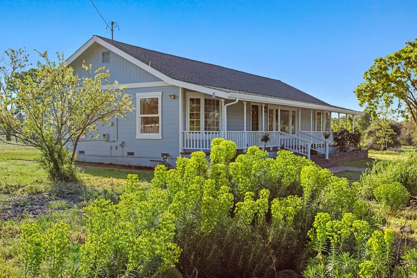 Spacious 3BR Retreat | 2 Acres + Views - Image 1