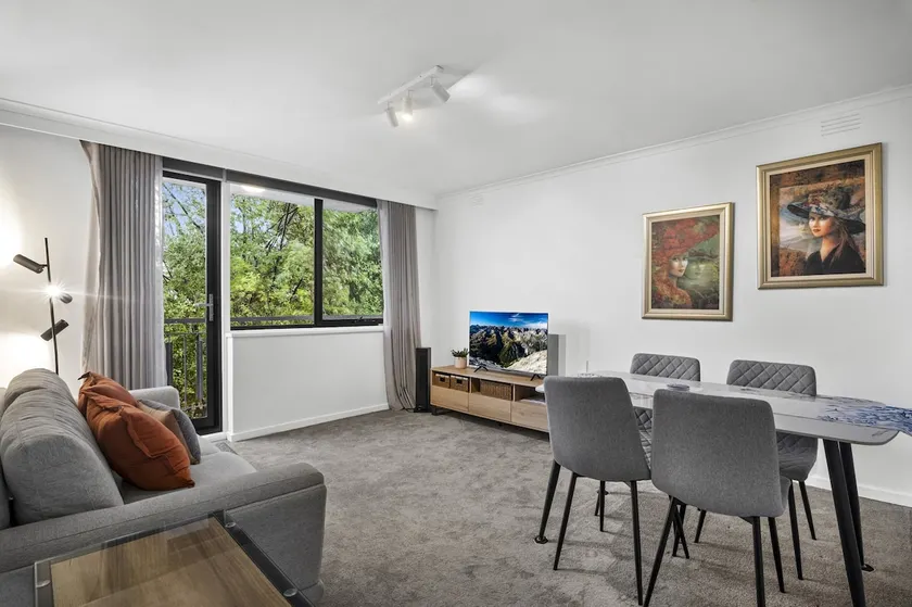 Comfortable Stay Near Melbournes West End - Image 1