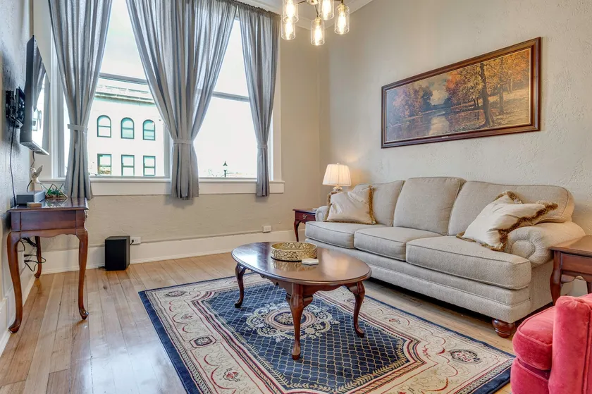 Historic Lebanon Gem: Central Walkable Location! - Image 1
