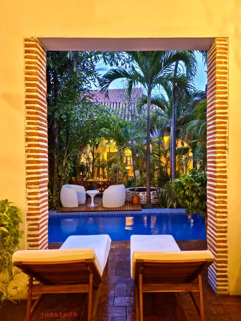 7 Bedroom Beautiful Mansion OldCity Just Renovated - Image 1