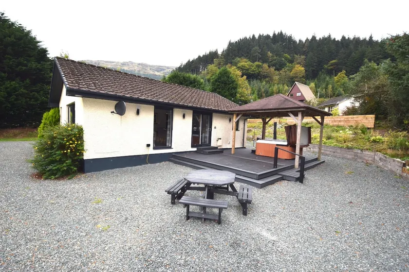 Crann Mhor Holiday Home - Image 1