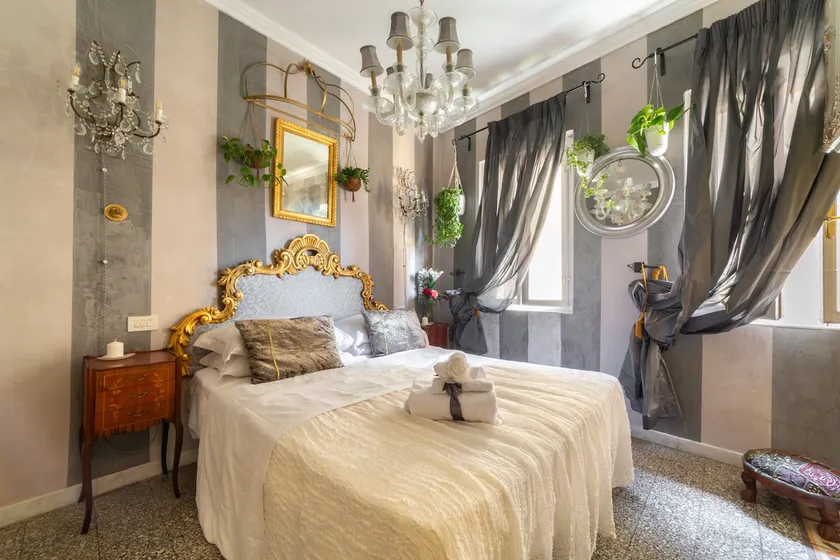 Deluxe Cartazucchero room in the heart of Arezzo - Image 1