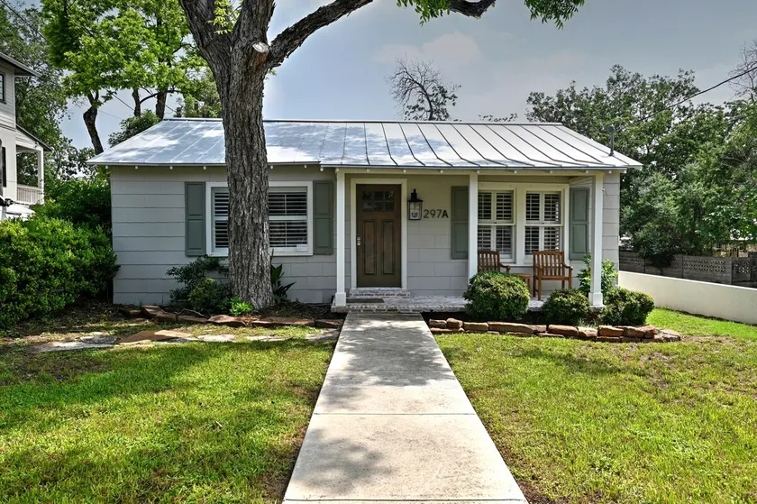 Comal Cottages 297A-Pool Adorable home near dt NB - Image 1