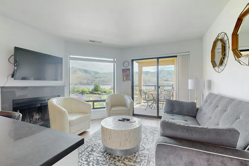 Cozy 1BR Lakeview - Balcony - Pool - - Image 1