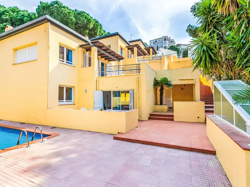 Velazquez by Interhome - Image 1