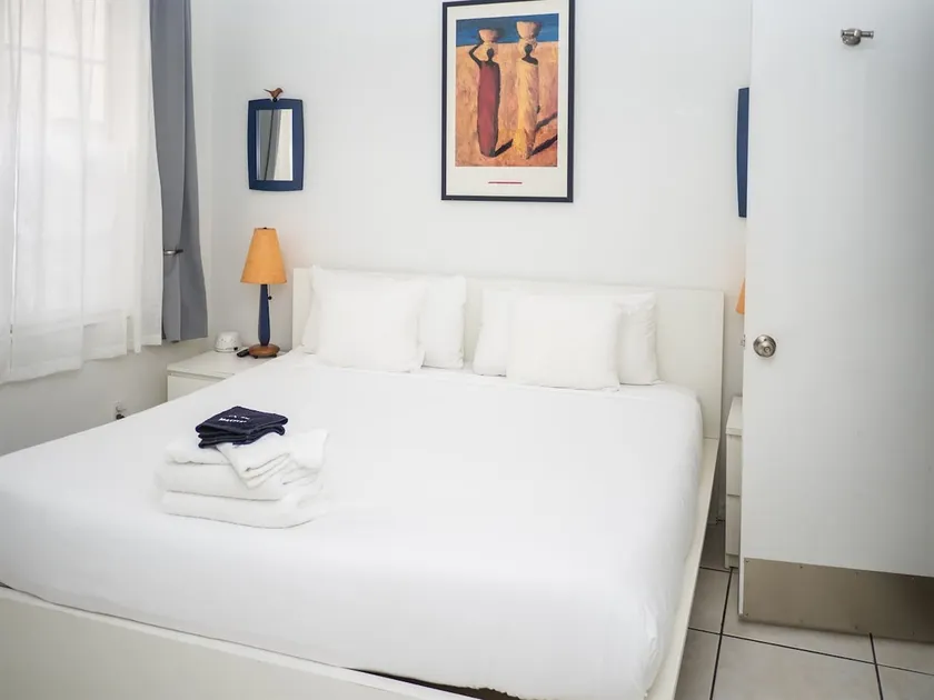 3 chambres 3 sdb 9 personnes en face de la plage dans un bâtiment art déco - Image 1