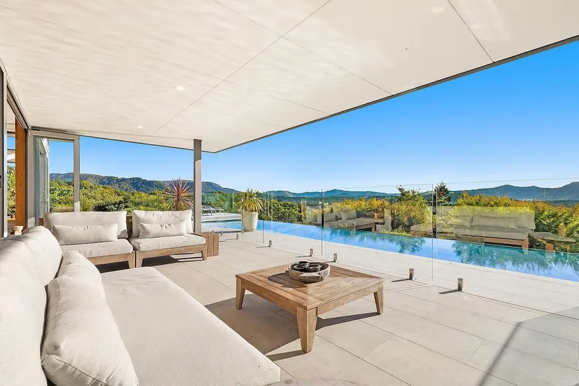 The Springs - architect-designed home with pool - Image 1