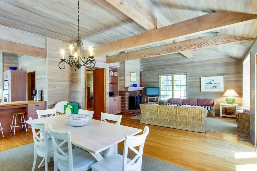 Stunning Ocean Townhome with Large Yard and Easy B - Image 1