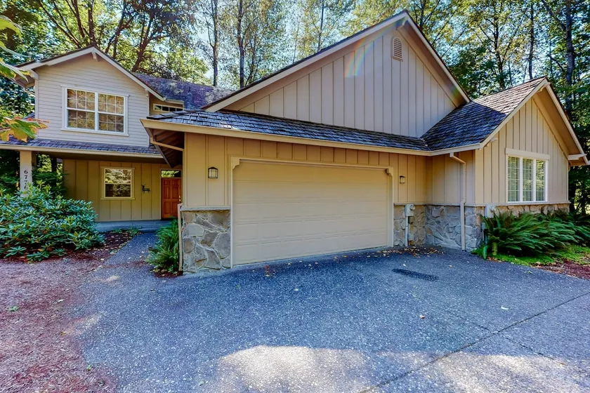 Golf-course-front home with hot tub & pool - easy ski & golf access - Image 1
