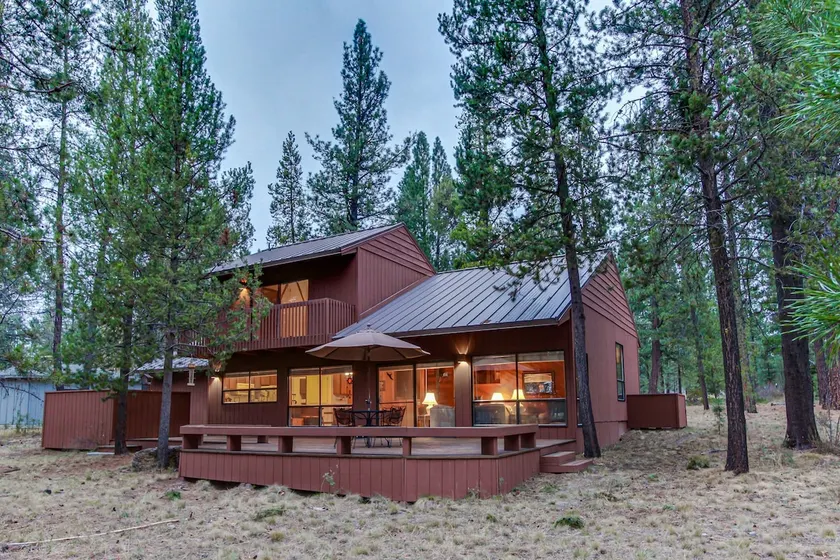 Peaceful Cabin Escape | Hot Tub, SHARC passes, A/C - Image 1