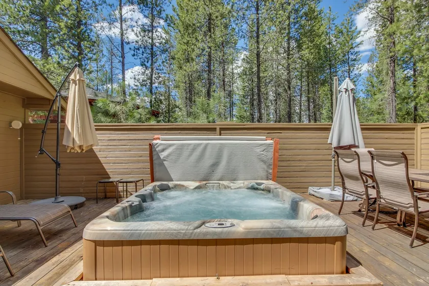 Woodsy Cabin with Private Hot Tub Game Tables & 8 SHARC Passes - Dogs OK - Image 1