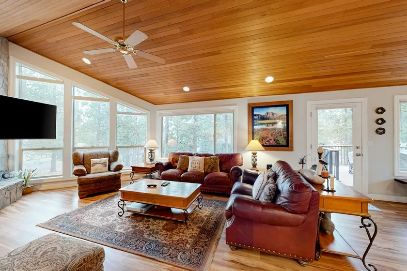 Renovated Sunriver Home with Hot Tub, 2 Primary Su - Image 1