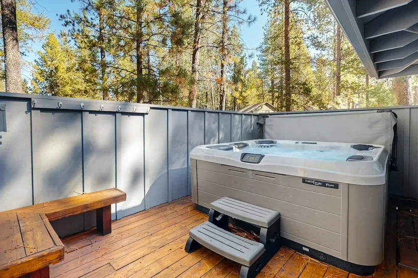 Bright, Modern Home with Private Hot Tub - Central - Image 1