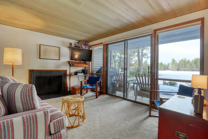 Retro Dog-Friendly Condo with Fireplace Wi-Fi & SHARC Access - Image 1
