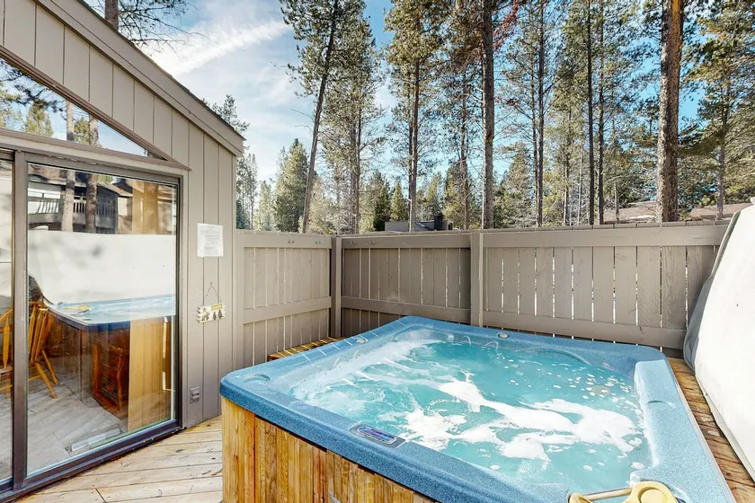 Sunriver Condo with Private Hot Tub WiFi - Image 1