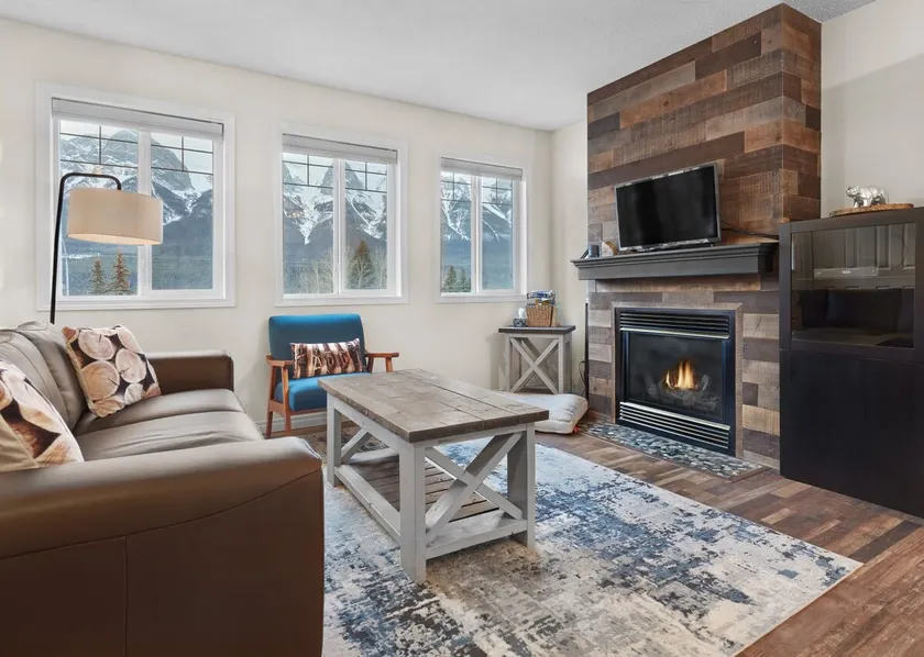 Pet Friendly 2BR with Mtn Views and Hot tub - Image 1