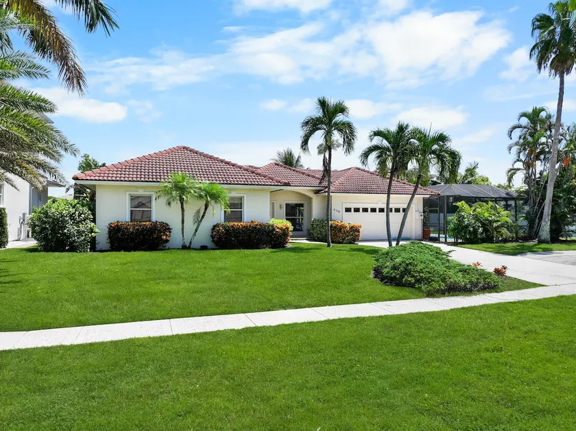 Pet-friendly waterfront home steps to beach/pool - Image 1