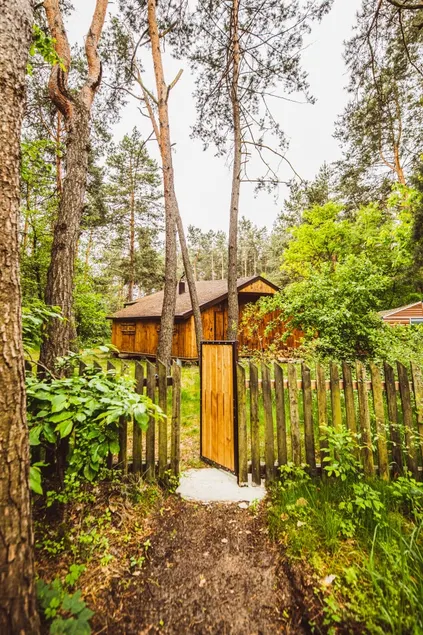 Forest chalet w/ fire pit & BBQ grill - Image 1