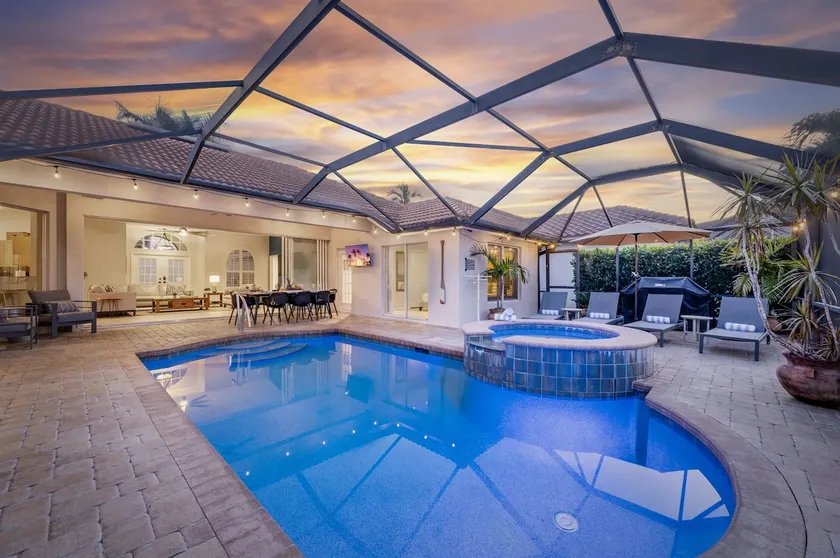 Tivoli Oasis - Boutique Luxury Pool / Spa House w Canal view in Central Naples - Image 1