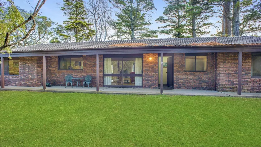Backs Directly Onto Leura Golf Course - Image 1