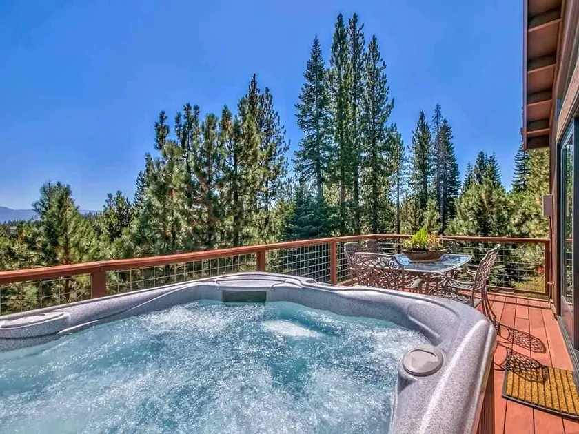 Au-dessus des pins - GORGEOUS Custom 3 BR avec bain à remous et Sunny Deck + HOA Gym - Image 1
