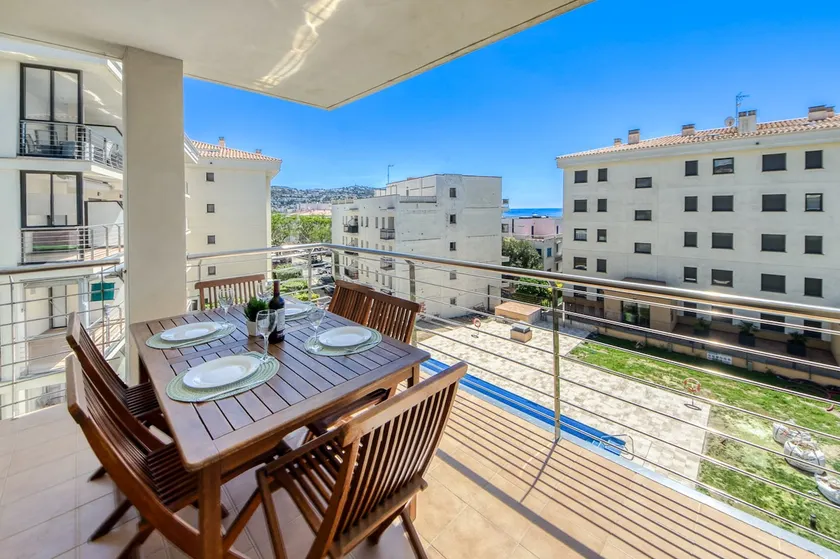 Modern Flat 100m from Beach · Pool · Parking - Image 1