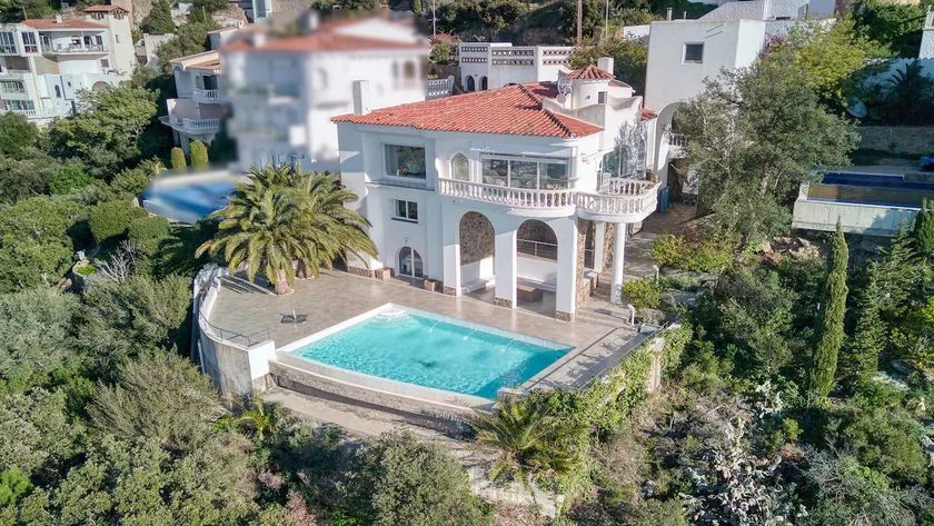 Stylish Spanish Villa, Infinity Pool with Sea View - Image 1