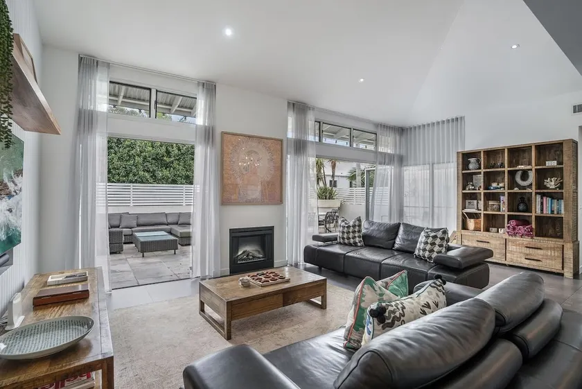 Byron Marvel Penthouse - Walk to beach - Sleeps 10 - Image 1