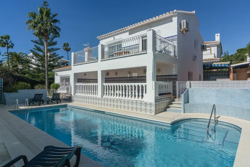 Cubo's Villa Marieli Chilches / piscina privada / vistas al mar / aire acondicionado / wifi gratis - Image 1