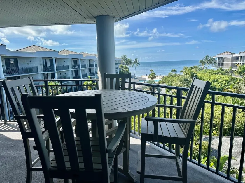 Top floor Ocean Views, Spacious 2 Bedroom Condo, Views from every room - Image 1