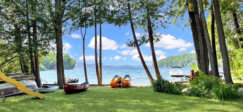 Playa Salvador Executive Cottage - Redstone Lake - Image 1