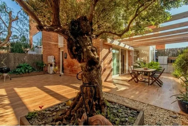 Nice duplex with pool in Barcelona and beach - Image 1