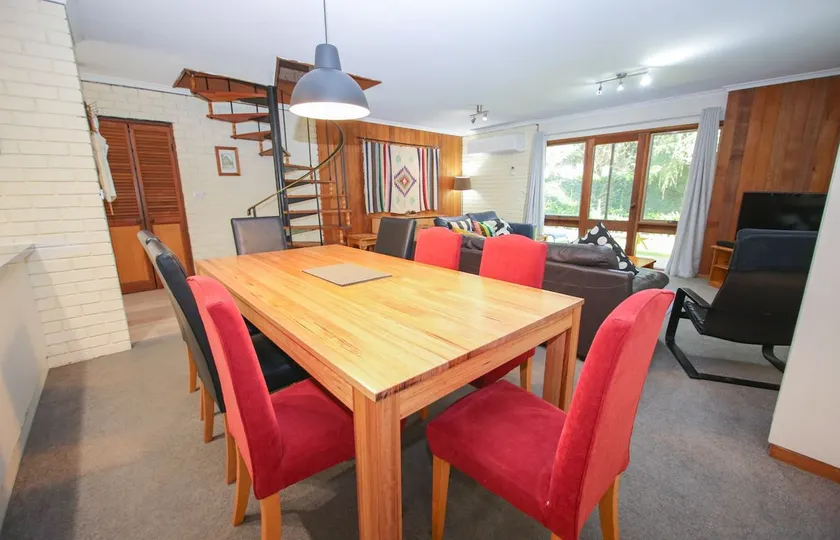 Cedar Holiday Units - Apartment 1 - Image 1