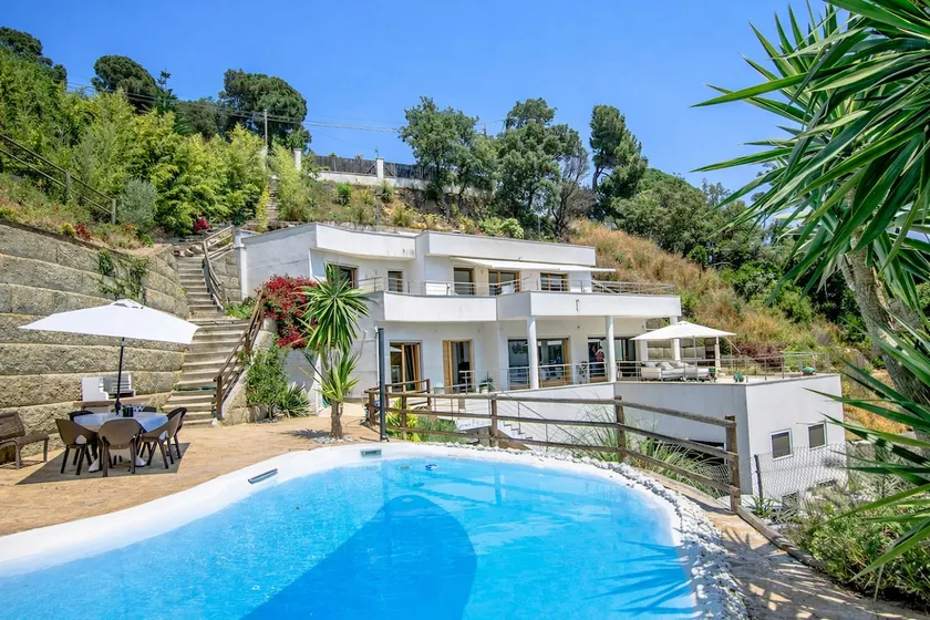 Catalunya Casas: Modern Villa Mestral för 9 gäster, bara några kilometer till stranden! - Image 1