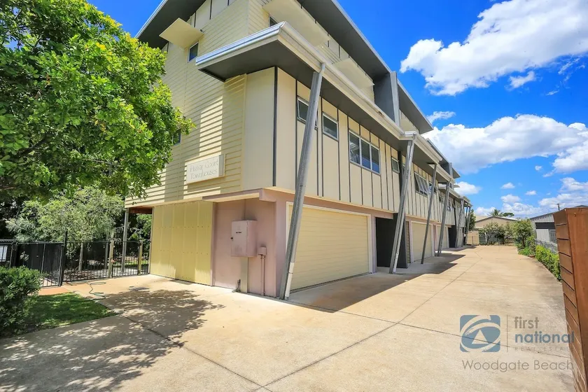 Beautifully Designed Beach Townhouse with Pool - Image 1