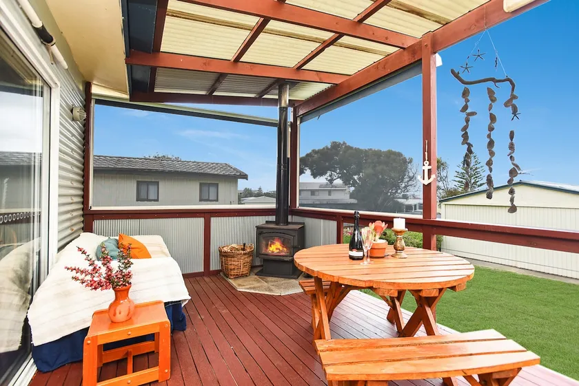 2BR Pet-Friendly Beach Cottage – Fenced Yard, BBQ, Outdoor Shower | Ideal for Extended Stays - Image 1