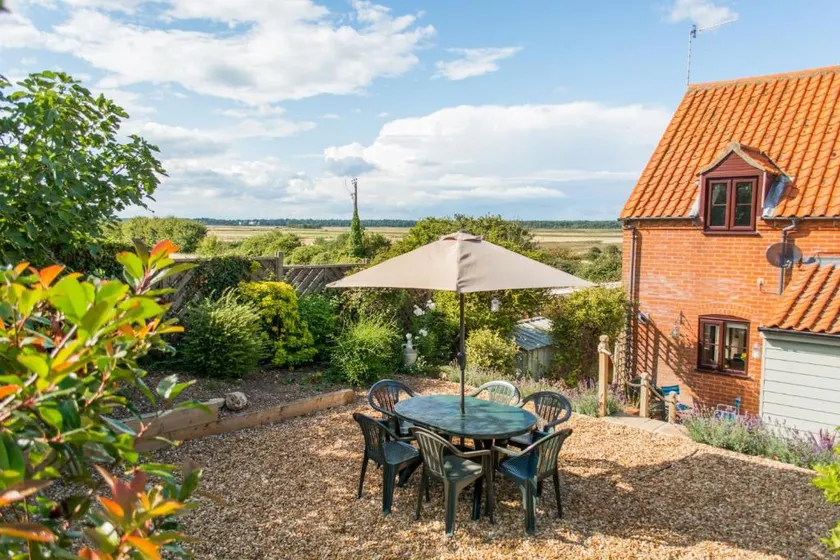 Host & Stay - Laylands Yard - Image 1