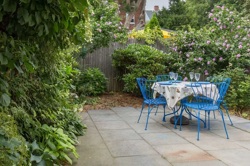 Særlige -See Gardens of Marblehead Bloom, 4 min gang til stranden, Privat Patio-Brackett Cottage - Image 1
