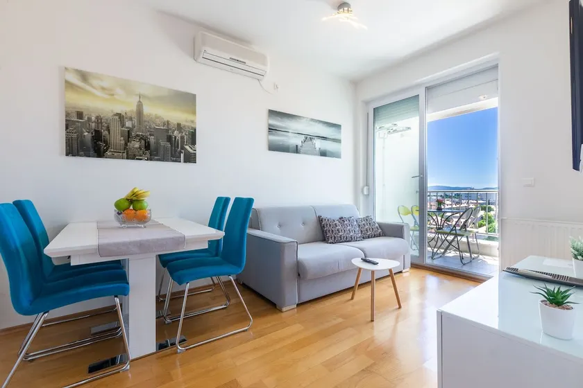 Jadran apartment with balcony and parking garage - Image 1
