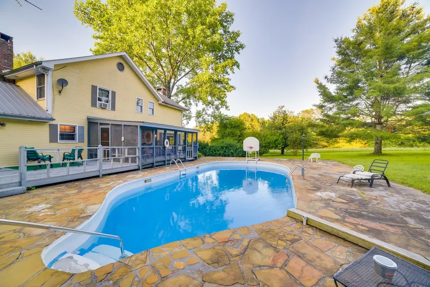 NY! Dayton Home w / pool, veranda og dæk på 37 Acres! - Image 1
