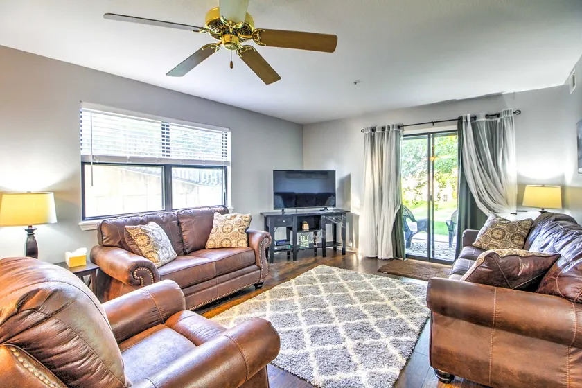 Cozy Pointe Royale Condo ~ 4 Mi to Table Rock Lake - Image 1