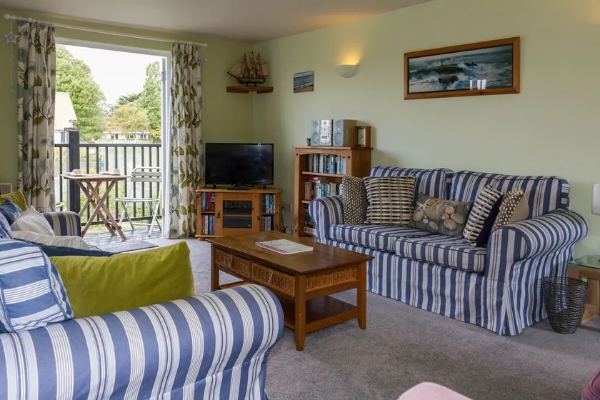 4 Bell Lodge, Thorpenes - Image 1