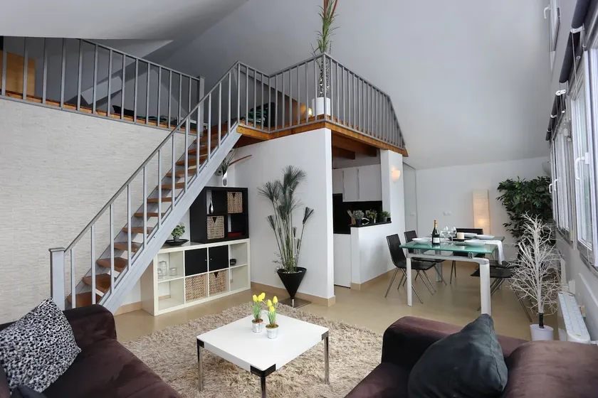 Luxurious and Spacious Penthouse Right by the Slopes. - Image 1