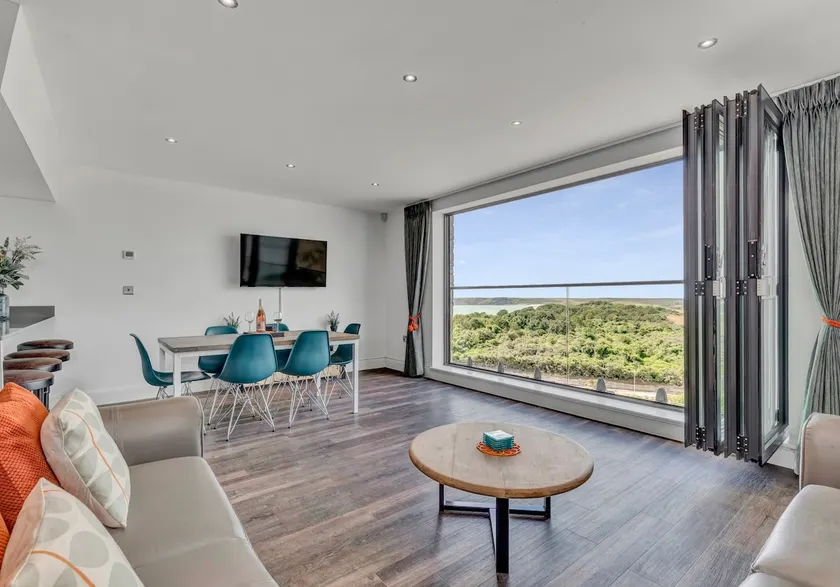 7 Waterstone House - Luxury Apartment Overlooking South Beach, Tenby - Image 1